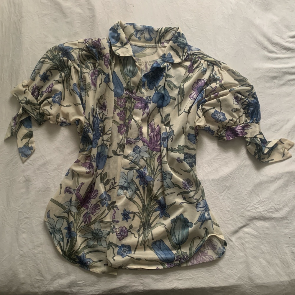 Vintage floral puff sleeve button down top